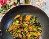 A picture of step 5 of Baingan and Aloo fry.