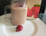 A picture of step 3 of Strawvocado smoothie.