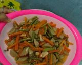 Foto langkah ke 5 dari resep Tumis buncis wortel bakso.