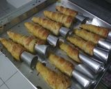 Foto langkah ke 4 dari resep Horn pastry vla susu coklat stroberi 😅.