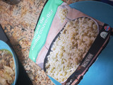 Falso risotto de coliflor al curry con langostinos y champiñones