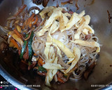 Foto del paso 8 de la receta: Udon con verduras, tortilla y secreto adobado