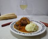Foto del paso 4 de la receta: Chorizos y bondiola a la pomarola con puré