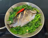Hình bước làm 4 của món Cá Dìa Hấp Rau Mồng Tơi