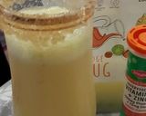 A picture of step 2 of Pineapple & lime blended drink.
