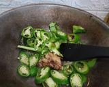 Foto langkah ke 3 dari resep Tumis kikil cabe hijau.