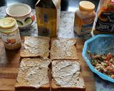 A picture of step 4 of Garlic Brown Bread mix vegetables cheese mini bread pizza.