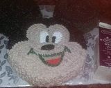 A picture of step 5 of Mickey mouse cake.