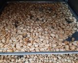 Foto langkah ke 6 dari resep Kacang Bawang Oven Tanpa Santan (renyah dan tidak berminyak).