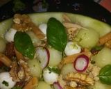 Foto del paso 7 de la receta: Ensalada de melón con penne de lentejas y zanahoria, con atún
