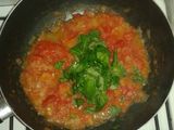 Salsa de tomates frescos y albahaca con pasta
