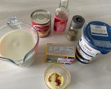 A picture of step 1 of Semolina barfi halwa.
