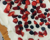 Foto del paso 3 de la receta: PIONONO CON MUCHA CREMA CHANTILLY, FRUTILLAS Y ARANDANOS🫔🍓🫐🫔🫐🍓🫔🍓🫐