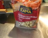 Foto del paso 3 de la receta: Almu Racinguista con tortelinis a la tommattelli y ersalada p...cucú