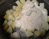 Une image de l'étape 2 de Pâtes à la crème de pomme de terre et chair à saucisse.