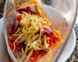 Foto del paso 2 de la receta: HUEVOS RELLENOS🥚🌶️🍅🌰🥩🧀🥑 En Bolsa...!