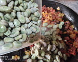 Foto del paso 3 de la receta: Habas con chorizo y huevo frito en 25 minutos