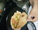 A picture of step 5 of Egg paratha.