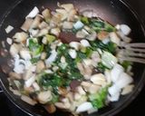 Foto del paso 4 de la receta: Gulan de patata con yema de huevo y verduritas salteadas