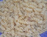 Foto del paso 5 de la receta: Lomo al verdeo y fideos, cebolla morada y tomate