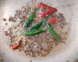 A picture of step 2 of Stavik papaya dalma.