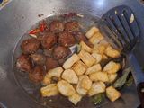 109. Bola daging tahu kecap