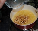 A picture of step 3 of Persian honey-saffron walnuts brittle(سوهان عسلی گردویی).