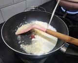 Foto langkah ke 2 dari resep Gnocchi Cheese Bolognese.
