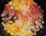 Hình bước làm 4 của món Cơm nấu ngũ sắc kiểu Hoa