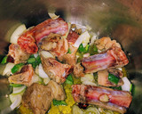Foto del paso 1 de la receta: Costillas guisadas en olla exprés