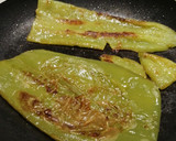 Foto del paso 3 de la receta: Pimientos fritos (asados) dorados y tiernos fácil
