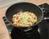 Foto del paso 3 de la receta: Wok de arroz con salchichas salteadas en mirepoix