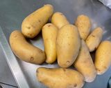 Une image de l'étape 1 de Purée de pommes de terre à l’ail, crème et gingembre.