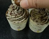 Foto langkah ke 8 dari resep Oreo Chocolate Cupcake.