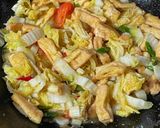Foto langkah ke 4 dari resep Tumis Tahu Sawi Putih.
