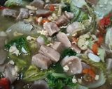 Foto langkah ke 5 dari resep Sawi Putih Orak Arik Telur Pentol Simpel.