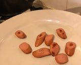 Hình bước làm 3 của món Bánh mì hoa cúc & xúc xích Đức ăn vặt