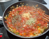 Foto del paso 2 de la receta: Espaguetis integrales con tomate, atún y hortalizas