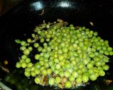 A picture of step 3 of Matar pulao.