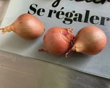 Une image de l'étape 3 de Pommes grenailles au lard, aubergine et oignons roses.