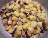A picture of step 3 of Crispy chicken with sautéed potatoes and porcini mushrooms.