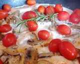 Foto del paso 5 de la receta: Pollo con yogur, champiñones y tomates cherry