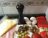 Foto del paso 1 de la receta: Tarta de jamón y queso napolitana 🧀🍅