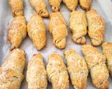 Kapros, sajtos, töltött kifli recept fázis 6 fotója