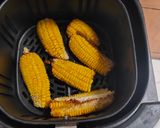 Foto langkah ke 4 dari resep Jagung bakar air fryer pedas manis.