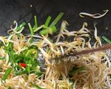 Foto langkah ke 3 dari resep Tumis Toge daun Kucai.