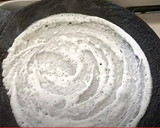 ஆந்திரா ஸ்பெஷல் காரசாரமான பூண்டு தோசை (Poondu dosai recipe in tamil) ரெசிபி ஸ்டேப் 4 புகைப்படம்
