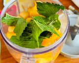Hình bước làm 2 của món 🌱 Smoothie Trái Cây Hạt Chia Vị Bạc Hà