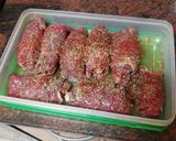 Foto del paso 2 de la receta Rollitos de ternera rellenos de jamón serrano y espárragos con papas fritas y mojo de pimiento