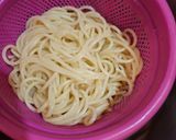 Foto langkah ke 3 dari resep Spaghetti Aglio Olio e peperoncino (versi otentik).
